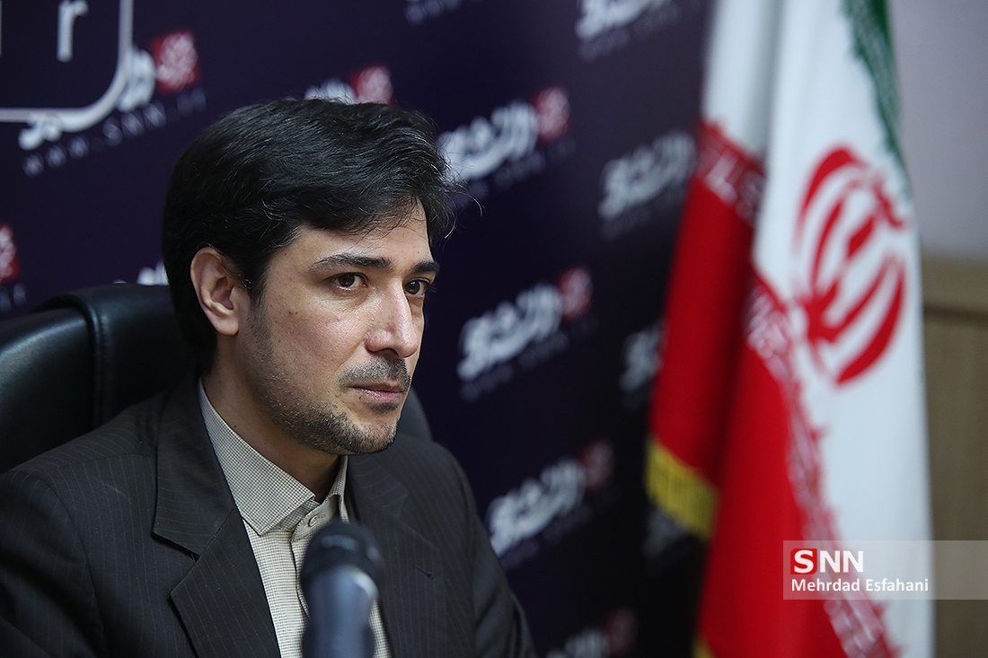 موحدی: دلار ۴۲۰۰ تومانی باید پلکانی حذف شود/ بخشی: بجای افزایش یارانه تورم‌زا برای تولید و اشتغال سرمایه‌گذاری کنید