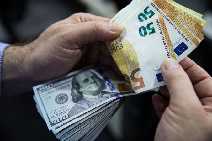 قیمت دلار و یورو ۲۱ فروردین ۱۴۰۰/نرخ رسمی ۲۴ ارز در روز نخست هفته افزایش یافت